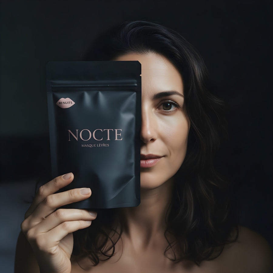Le sachet NOCTE tenu en main
